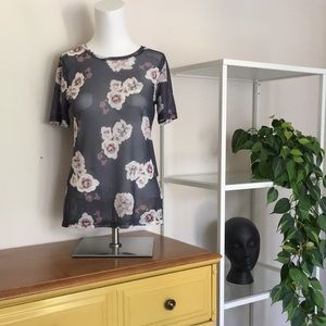 Mesh t-shirt with pink roses